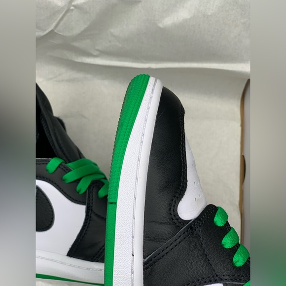 AIR JORDAN 1 RETRO HIGH OG - LUCKY GREEN🆕 - Picture 5 of 5